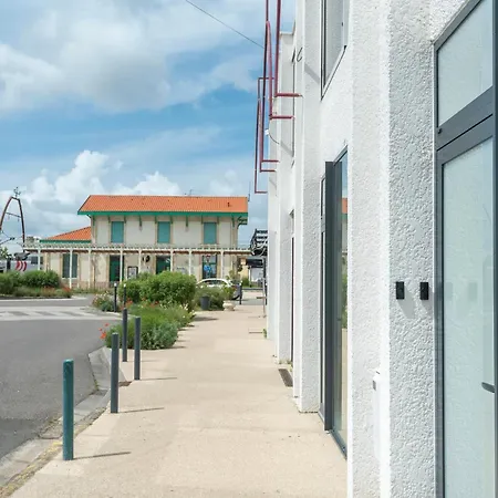 Suites Kerlarros Clim Et Parking Face Gare Et Port Gujan-Mestras Exterior foto