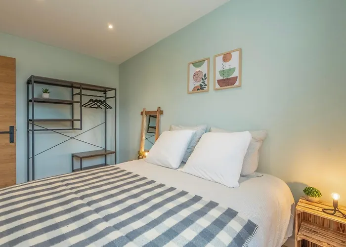 Suites Kerlarros Clim Et Parking Face Gare Et Port